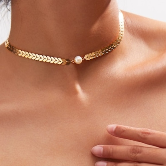 Jewelry - Arrow Pearl Choker
